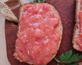 Foto del paso 3 de la receta: Tostas de tomate triturado 🍅