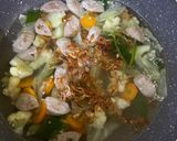 Foto langkah ke 3 dari resep Sup Bakso Sayur Bening.
