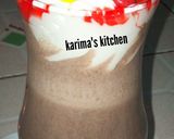 A picture of step 1 of Oreo milkshake.