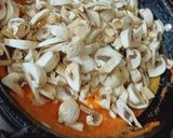 A picture of step 3 of Kaju mushroom curry.