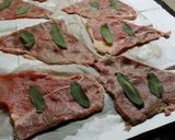 Foto del paso 4 de la receta Saltimboca rellenos con jamón crudo y hojas de salvia en reducción de vino tinto