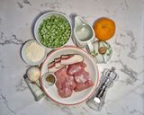 Foto del passaggio 1 della ricetta Pepite di Tacchino, Piselli e Agrumi