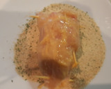Foto del paso 4 de la receta: Rollitos de pollo, queso y salchichas