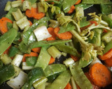 Foto del paso 2 de la receta: Pollo con verduras