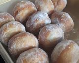Foto langkah ke 6 dari resep Donat salju isi coklat.