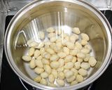 A picture of step 4 of Gingko nut soup.