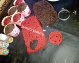 A picture of step 3 of Drips cupcakes.
