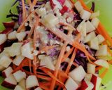 Foto del paso 4 de la receta: Ensalada de col y manzana con vinagreta de queso azul