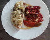 Foto del paso 3 de la receta: Bonito fresco encebollado fácil y ensalada de pimientos asados