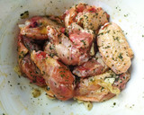Foto del paso 4 de la receta: Alitas de pollo con ajo y perejil