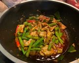 รูปขั้นตอนการทำที่ 3 ของ ผัดพริกแกงไก่ 🐤🐤