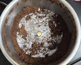 A picture of step 2 of Oreo milkshake.