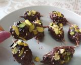 A picture of step 4 of Sesame Badam Chocolate Toffee.