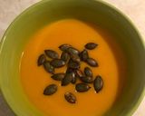 Chilis sütőtökkrémleves pirított tökmaggal recept fázis 8 fotója