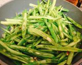 Hình bước làm 2 của món Đậu Cô Ve Xào Tỏi