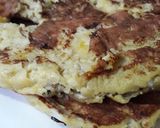 Foto langkah ke 4 dari resep Banana Egg Pancake.