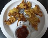 A picture of step 6 of Aloo lacchha pakoda.