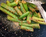 A picture of step 3 of Bharwa bhindi.