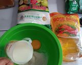 Foto langkah ke 2 dari resep Adonan dasar roti tanpa ulen dengan minyak goreng.