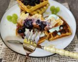 Foto langkah ke 7 dari resep Banana Blueberry Pancake.