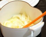 A picture of step 2 of Cauliflower Cream Stew.