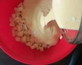 Foto del paso 3 de la receta: Bizcocho con trocitos de manzana
