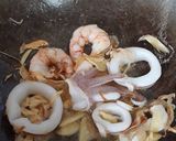 Foto langkah ke 3 dari resep Nasi Goreng Seafood.
