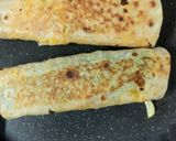 A picture of step 4 of Leftover paneer bhurji kathi roll.
