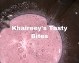 A picture of step 1 of White chocolate strawberry shake.