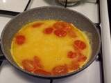 Tortilla de tomatitos con chips de lotus