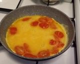 Foto del paso 2 de la receta: Tortilla de tomatitos con chips de lotus
