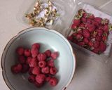 Hình bước làm 1 của món Raspberry jam