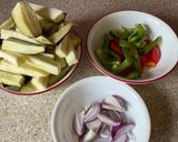 A picture of step 1 of Sweet and sour aubergine.