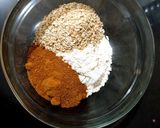 Foto langkah ke 1 dari resep Raisin Oatmeal Scone With Palm Sugar.