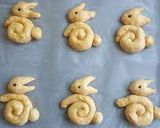 Foto del passaggio 3 della ricetta Panconiglietti di Pasqua