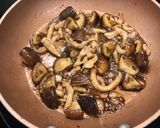 Foto del paso 4 de la receta: Noodles de arroz 🍜 miso, shiitake, pollo y wakame
