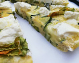 Foto del paso 7 de la receta: Frittata de espárragos trigueros y calabacín con sus flores