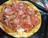Foto del paso 4 de la receta: Pizza integral de espárragos y tomate con albahaca
