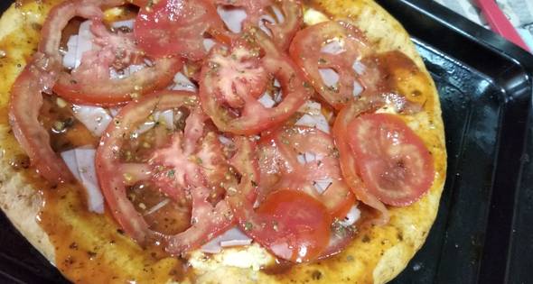 4 Pizza Integral De Espárragos Y Tomate Con Albahaca