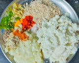 A picture of step 1 of Samak rice cutlets.