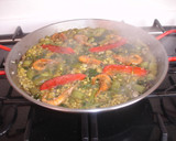 Foto del paso 10 de la receta: Paella de verduras, gambas y bacalao