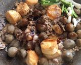 รูปขั้นตอนการทำที่ 3 ของ “ผัดเห็ดฟางเต้าหู้ไข่”