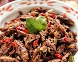 Foto langkah ke 4 dari resep Tongkol Suwir Kecap, bumbu iris.