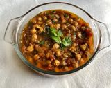 A picture of step 2 of Chana Masala/Chickpeas Curry (Indian food).