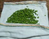 A picture of step 2 of Green peas doughnut vada.