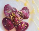 Foto del passaggio 8 della ricetta Ravioli di barbabietola alla ricotta e miele