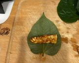 Hình bước làm 3 của món Bánh Hỏi Tempeh Cuốn Lá Lốt Chay