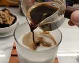 Foto langkah ke 5 dari resep Dirty Latte.