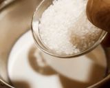 A picture of step 4 of Almond Rose Milk Shake.