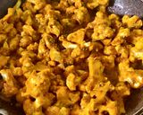 A picture of step 3 of Cauliflower masala fry.